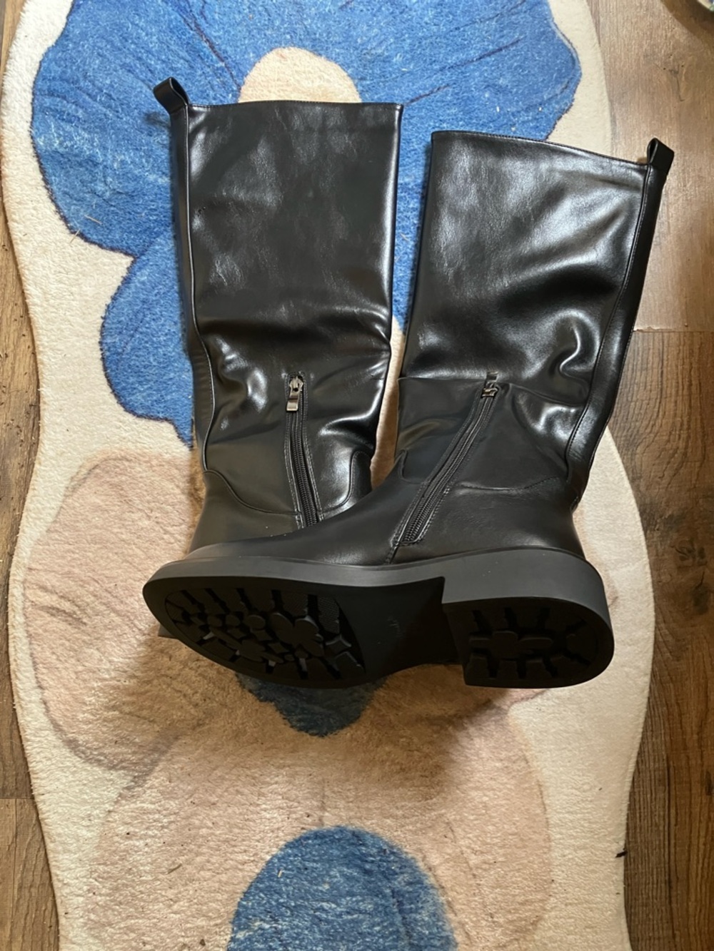 Women’s Black Leather Heeled Pull-On Boots - Picture 3 of 9